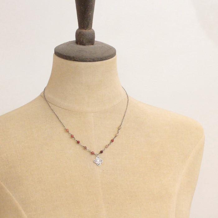 A mannequin wearing the andesine mini talara necklace
