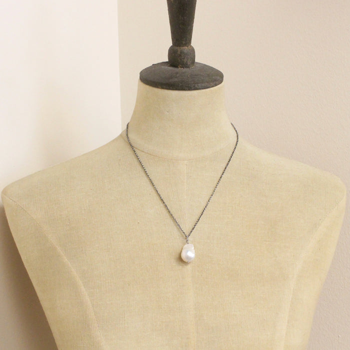 A mannequin wearing the baroque pearl necklace
