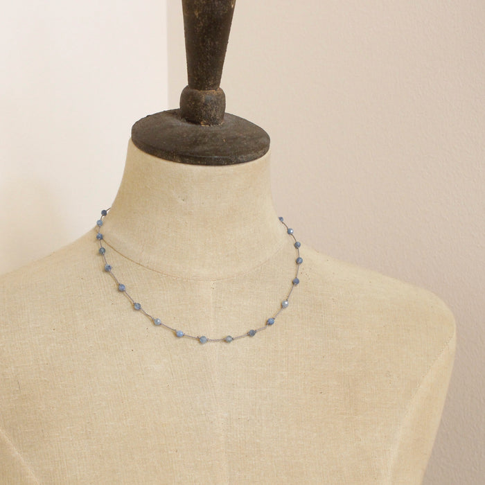 A mannequin wearing the knotted aquamarine necklace