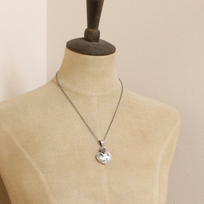 A mannequin wearing the mohave white buffalo turquoise heart and succulent necklace with the chain option