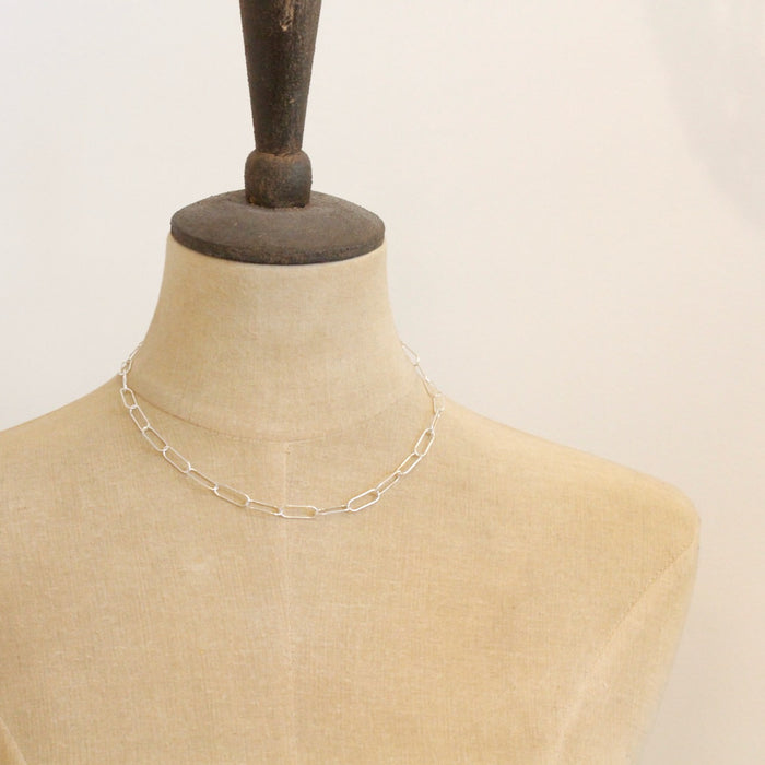 A mannequin wearing the bright silver paperclip necklace